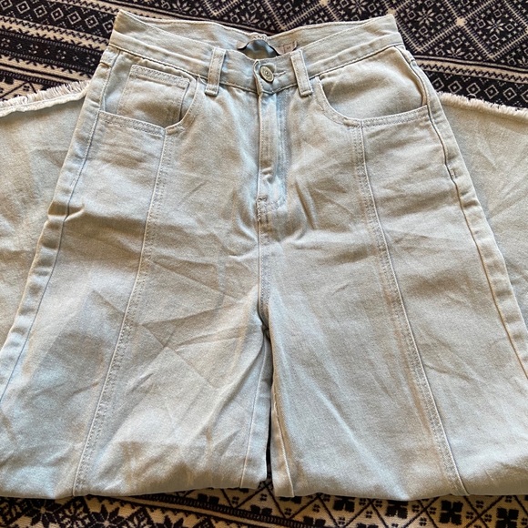 Cropped Wide Leg Jeans - Picture 2 of 3